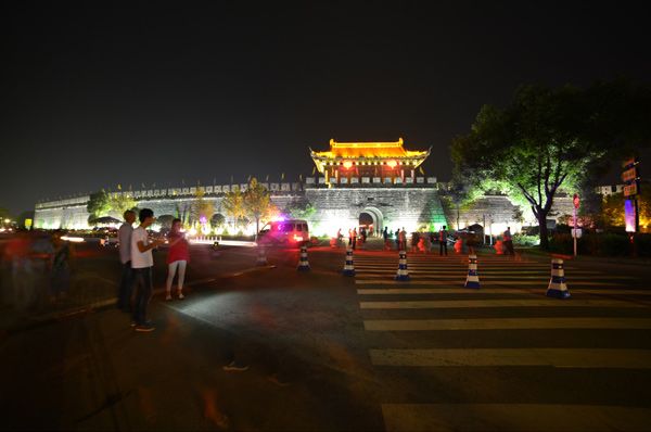 赏大东门夜景